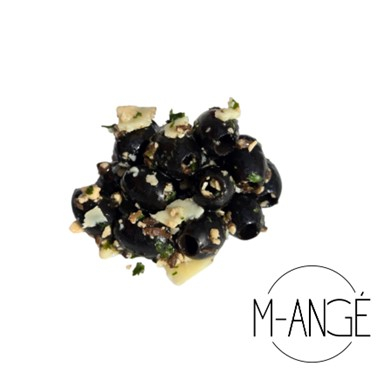 Truffel olijven, zwarte olijven met truffel en Parmezaan 