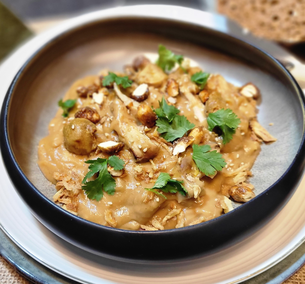 Kippendijen met satésaus